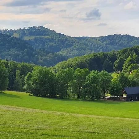 Off Na Oslaku, Jacuzzi & Sauna بيت للعطل